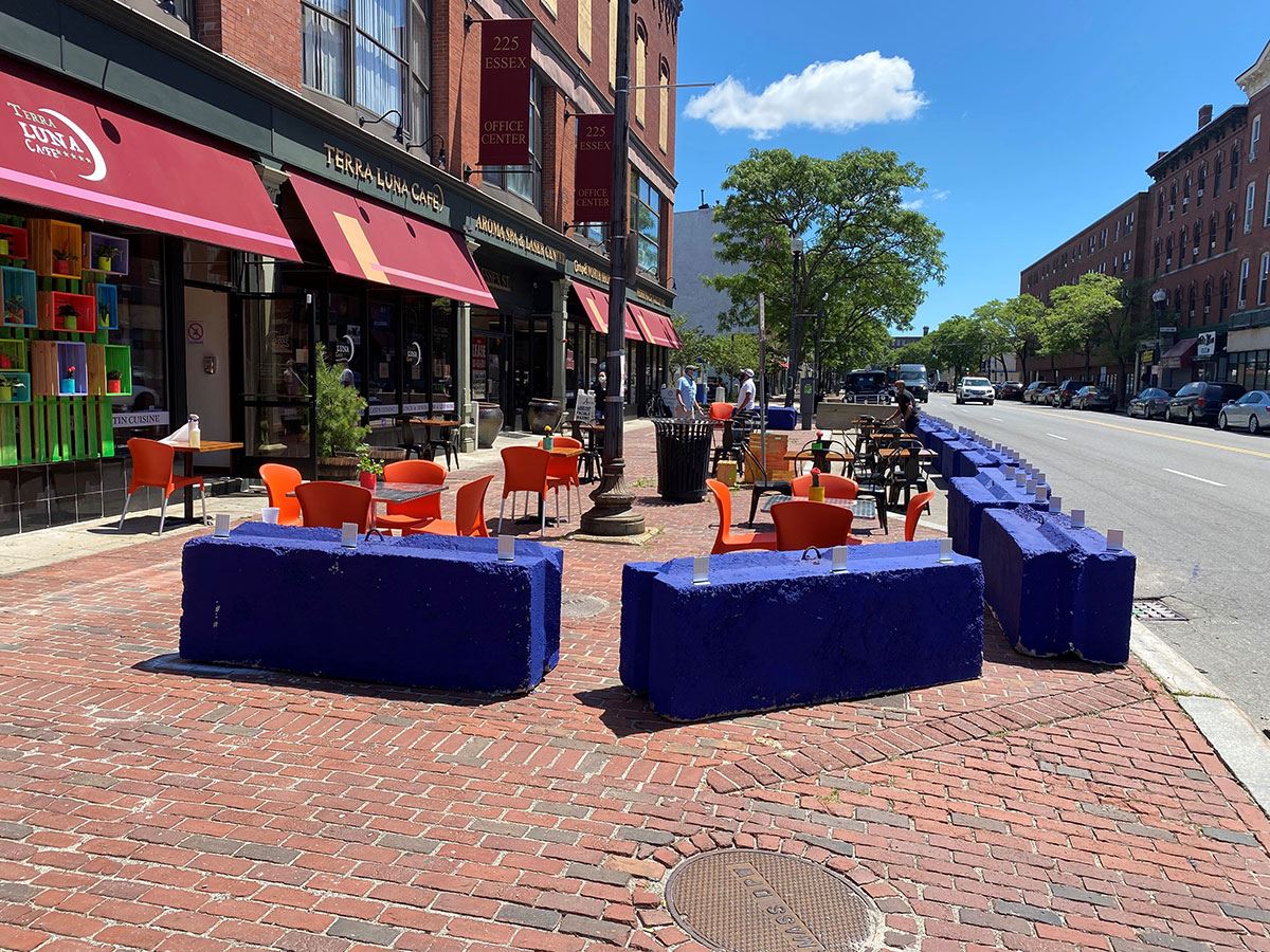 Parklet-in-Front-of-Terra-Luna